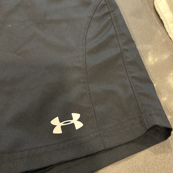 Under Armour golf shorts - Picture 2 of 5